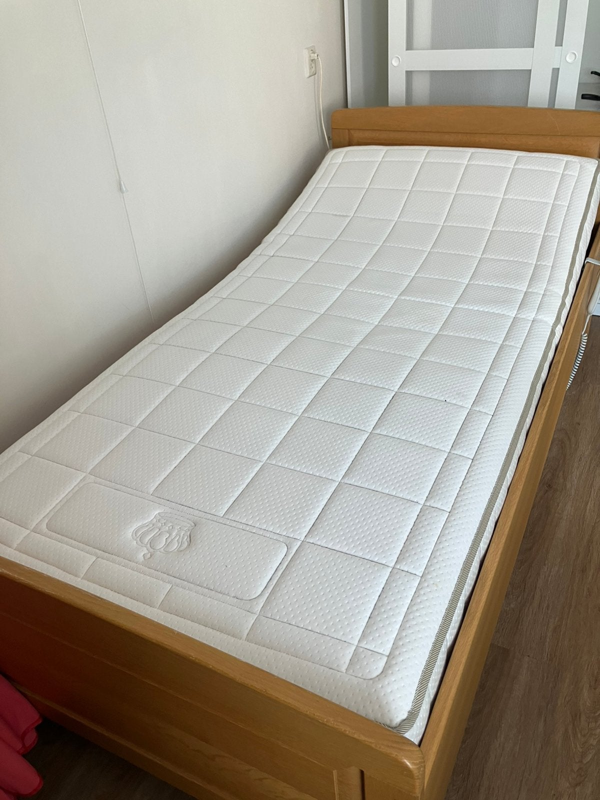 Seniorenbed electrisch vertelbare bodem, 90 cm, Eenpersoons, Ophalen of Verzenden, Zo goed als nieuw