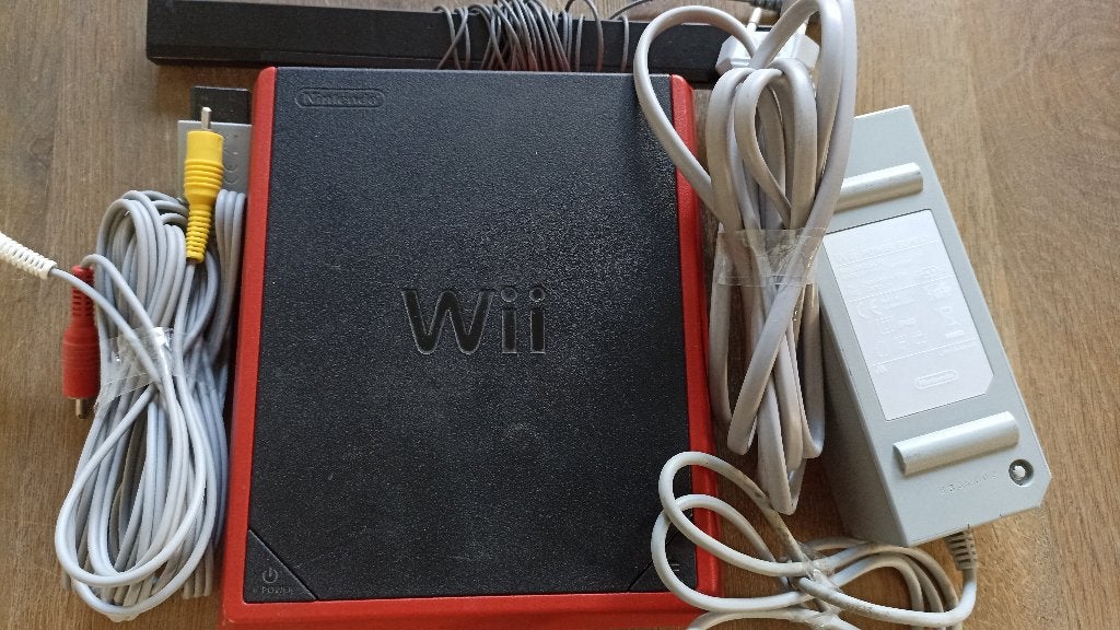 Rode wii mini met rode wii motion plus controller, Spelcomputers en Games, Ophalen of Verzenden, Zo goed als nieuw, Met 1 controller