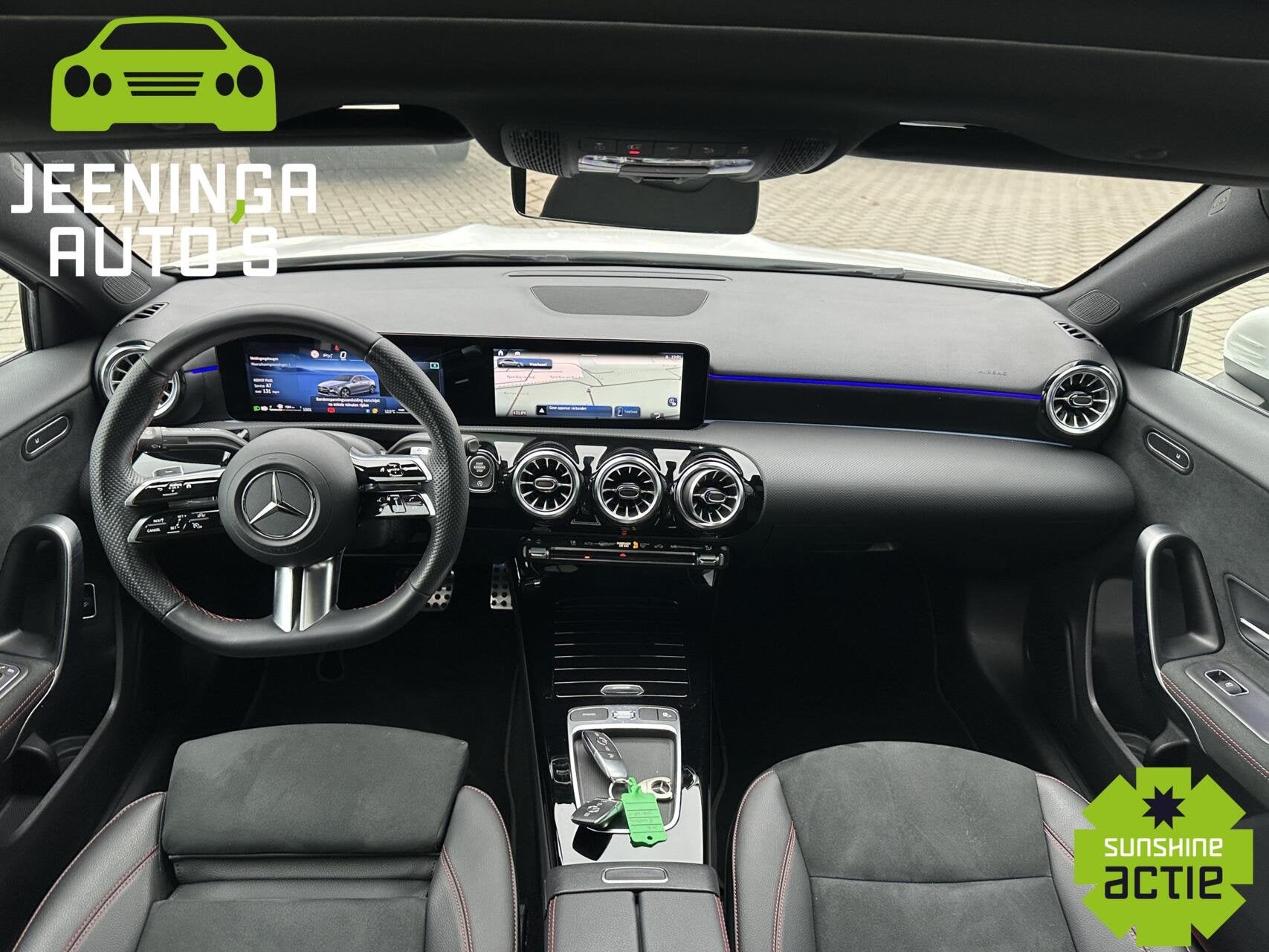 Mercedes A-klasse 180 AMG Line|Distronic|Pano|18"AMG-wielen|, Auto's, Gebruikt, 11 pk, Wit, Bedrijf