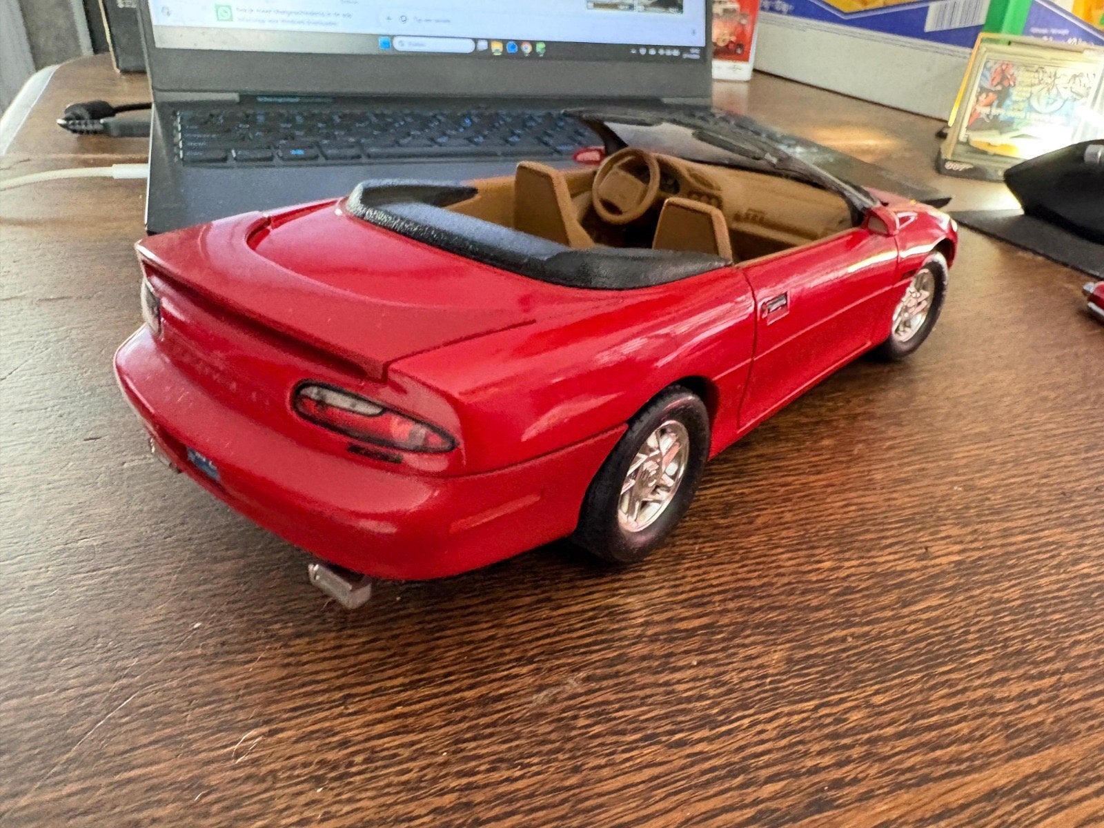 ERTL 1996 Chevrolet Camaro Cabriolet Modelauto Rood, Verzenden, Zo goed als nieuw, Auto, ERTL