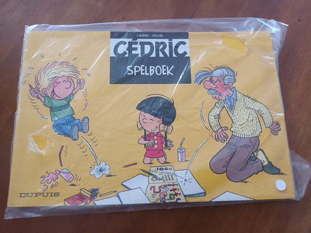 Stripboek Cedric spelboek speciale uitgave 2001 IN NIEUWSTAA, Boeken, Eén stripboek, Ophalen of Verzenden, Zo goed als nieuw