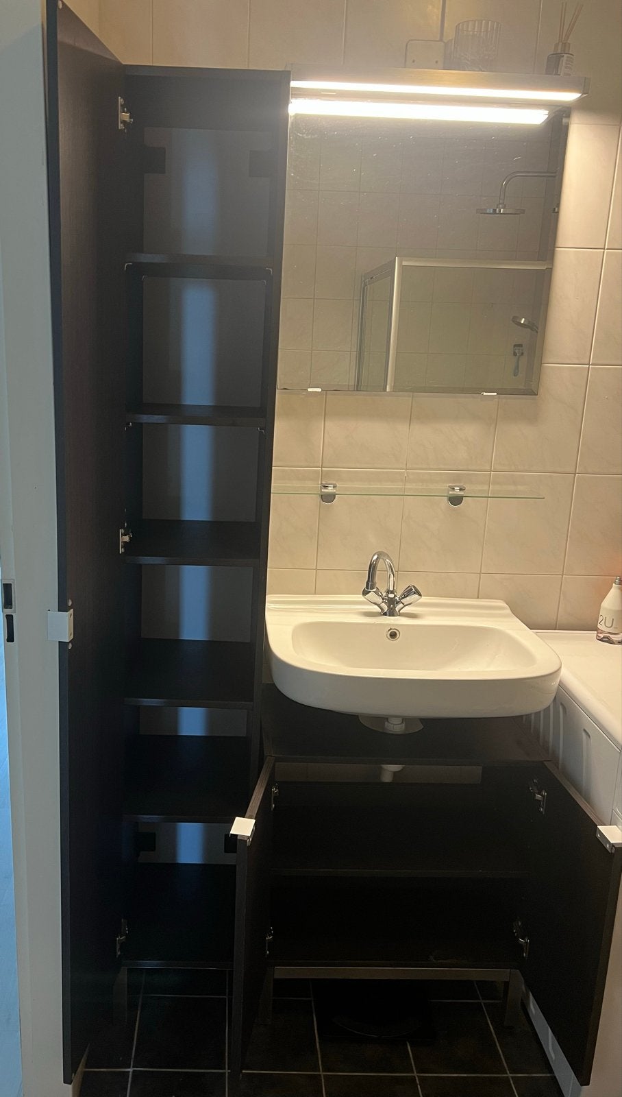 IKEA Badkamermeubel met wastafel en hoge kast, Huis en Inrichting, Ophalen, Gebruikt, 200 cm of meer, 50 tot 100 cm