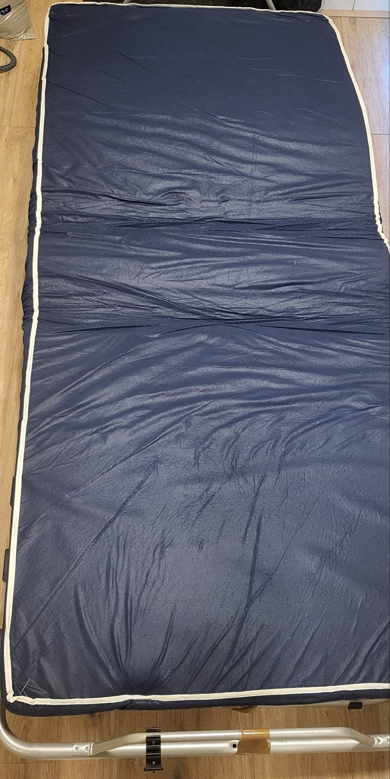Opvouwbaar logeerbed met matras - Donkerblauw, Ophalen, Gebruikt