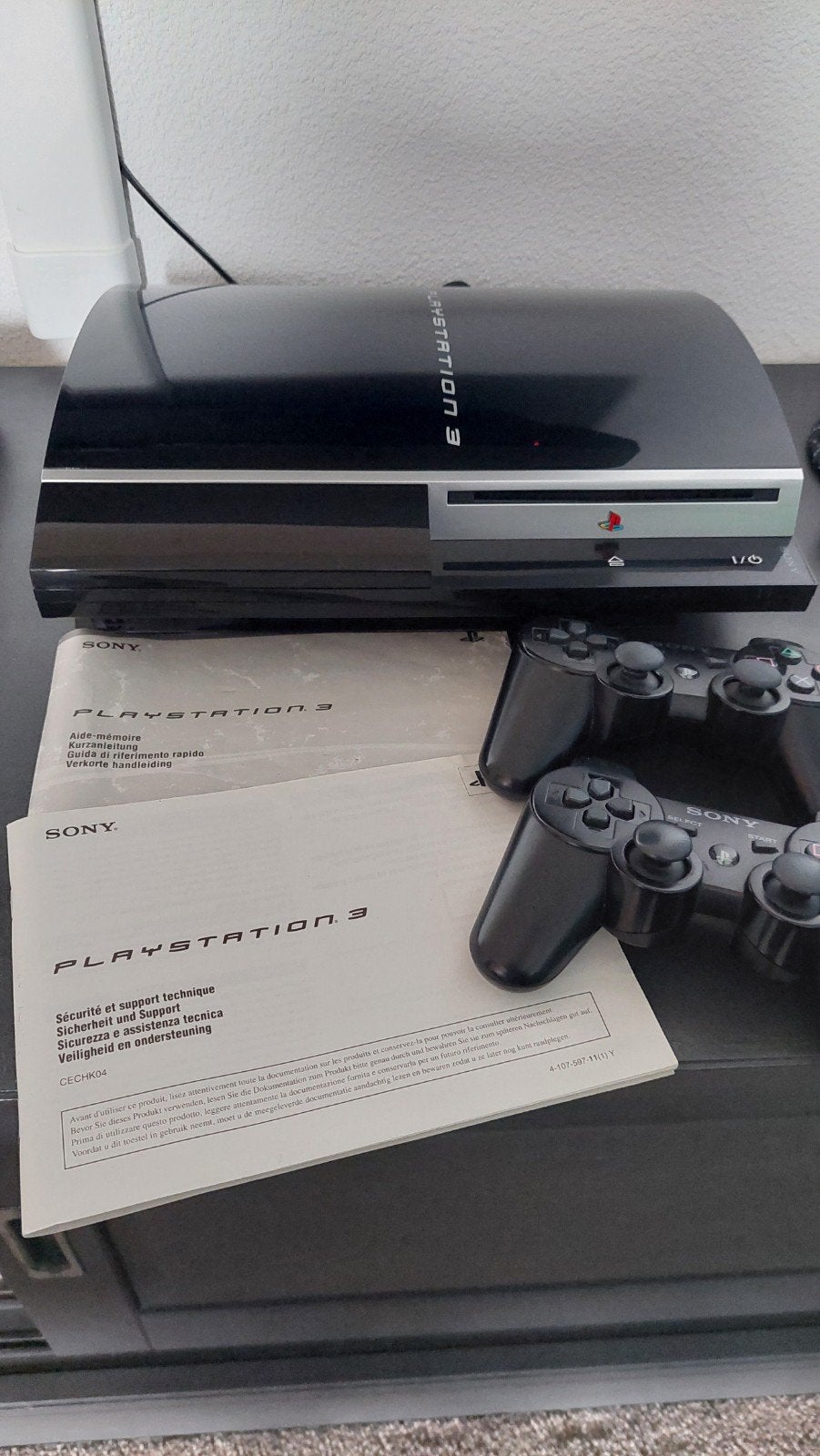 PlayStation 3 met 2 draadloze controllers en kabels, 80 GB, Spelcomputers en Games, Gebruikt, Overige genres, 1 speler, Ophalen of Verzenden