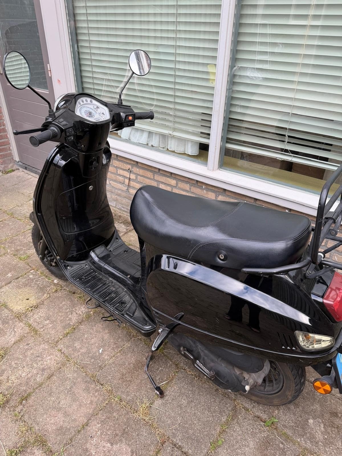 Zwarte Scooter - Goed Onderhouden, Fietsen en Brommers, Snorfietsen en Snorscooters, Ophalen
