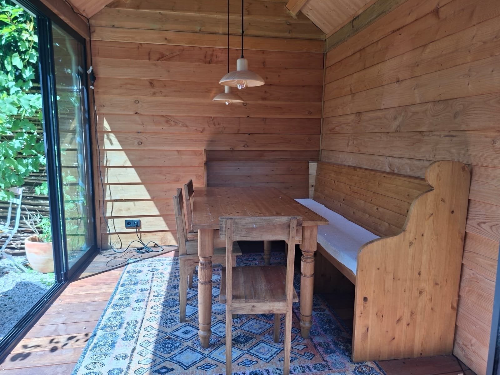 Houten eettafel met bank en stoelen (bier stube stijl), Ophalen, Gebruikt, 100 tot 150 cm, 50 tot 100 cm
