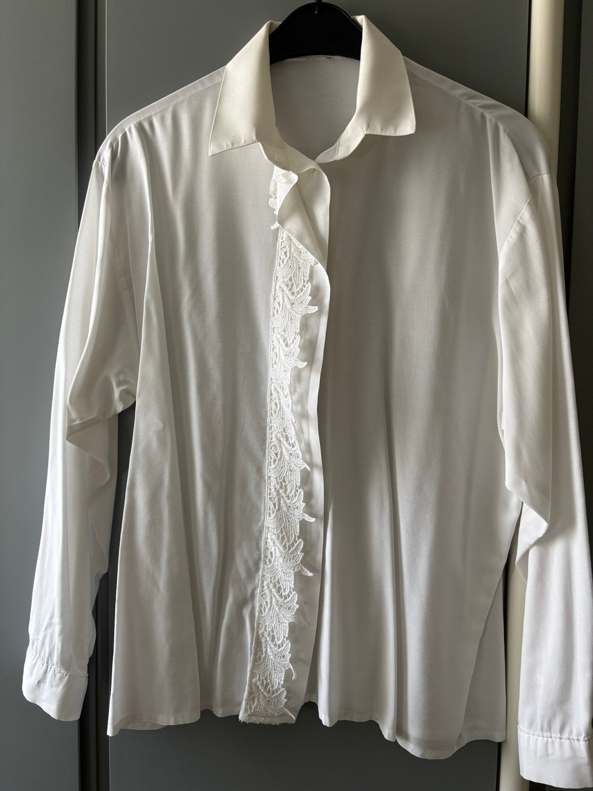 Witte blouse maat 46 met kanten rand, Kleding | Dames, Blouses en Tunieken, Zo goed als nieuw, Maat 46/48 (XL) of groter, Wit