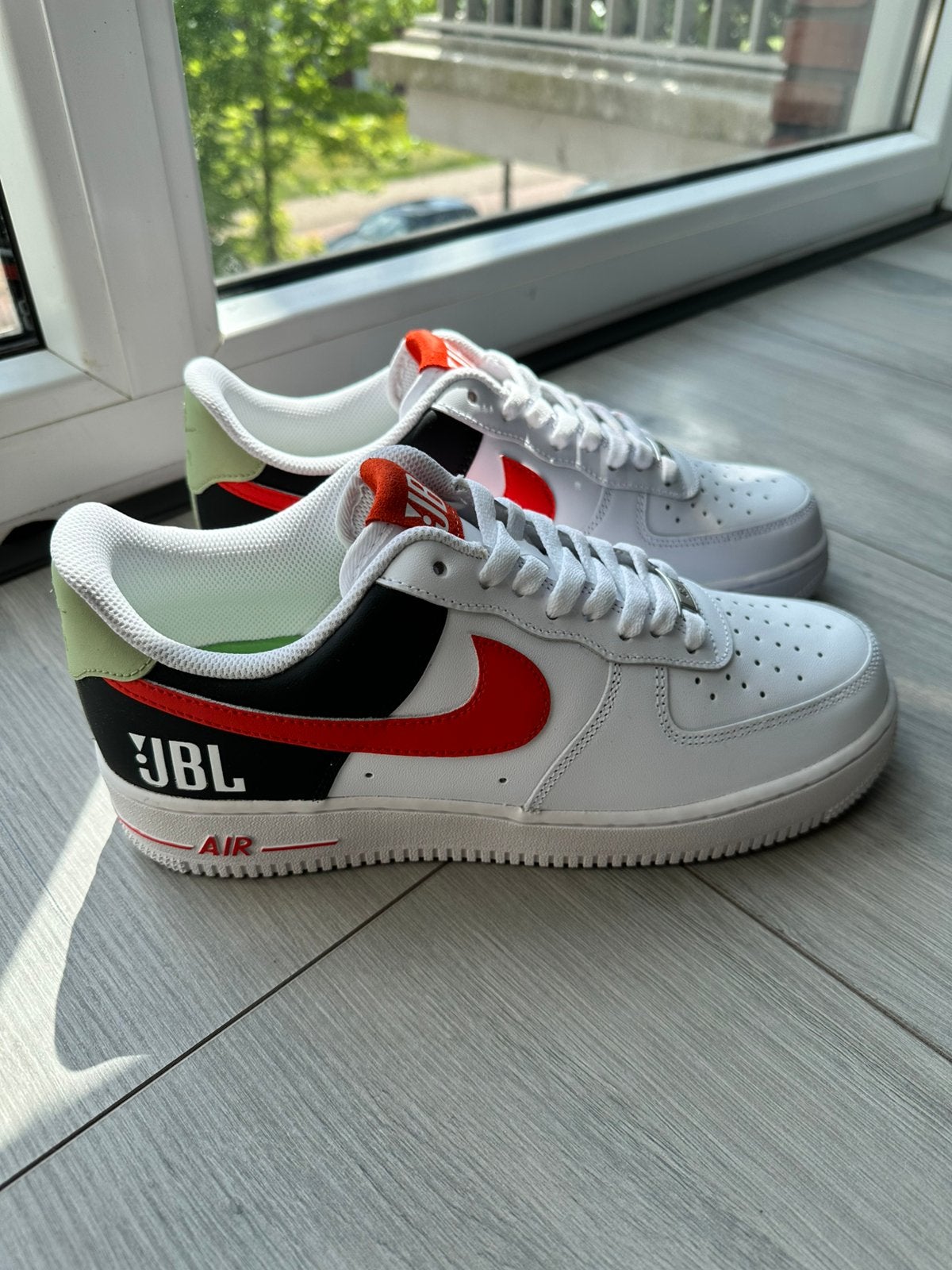 Nike Air Force 1 JBL Custom Edition – Maat 43 – Nieuw, Kleding | Heren, Schoenen, Wit, Nieuw, Ophalen of Verzenden, Sneakers of Gympen