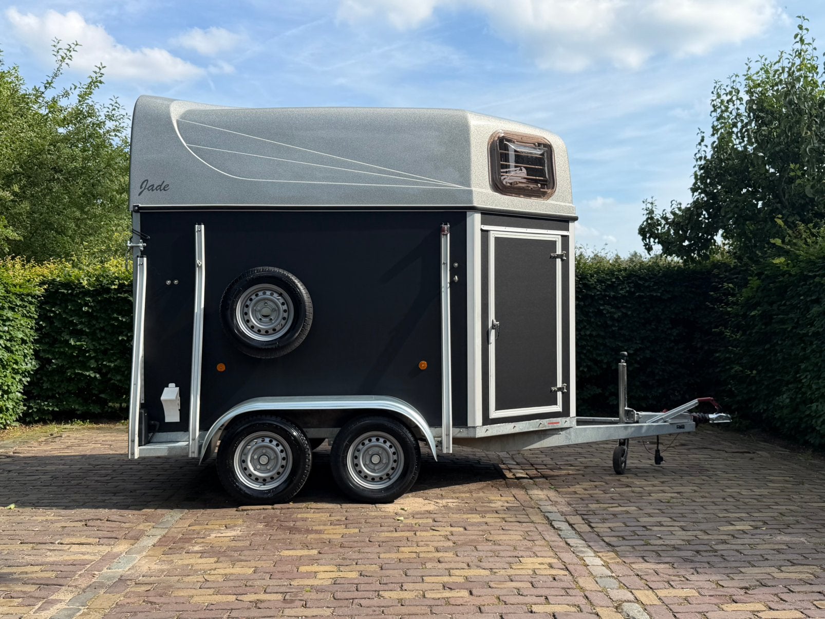 Nieuwstaat verkerende 2 paards xxtrail, Dieren en Toebehoren, Ophalen, Info@ttpaardentrailers, Zo goed als nieuw, 2-paards trailer