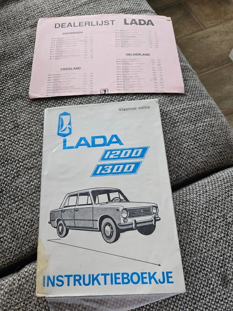 Lada 1200 1300 Instructieboekje en Dealerlijst, Auto diversen, Handleidingen en Instructieboekjes, Ophalen of Verzenden