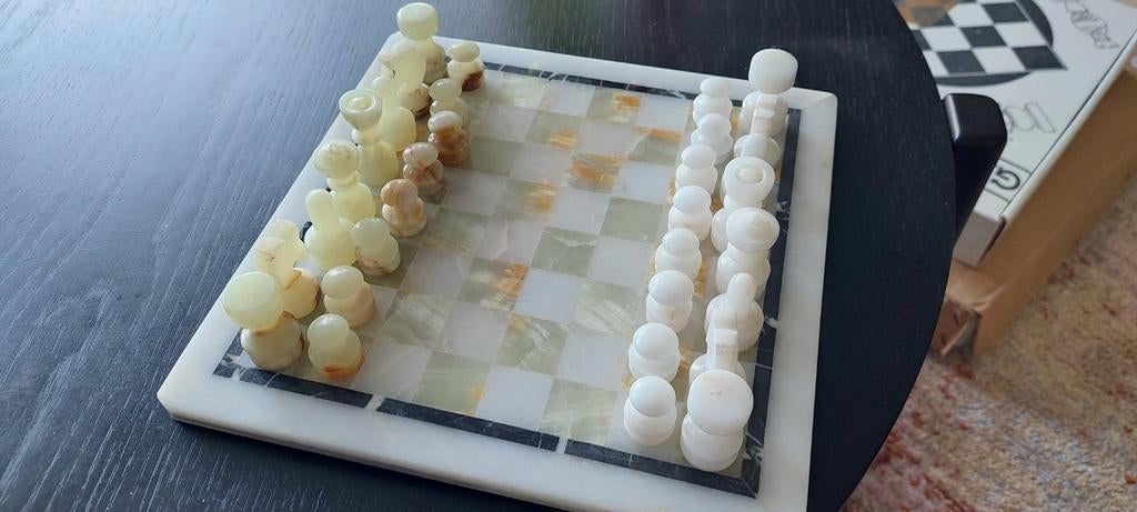 Onyx schaakbord met stukken., Hobby en Vrije tijd, Gezelschapsspellen | Bordspellen, Ophalen