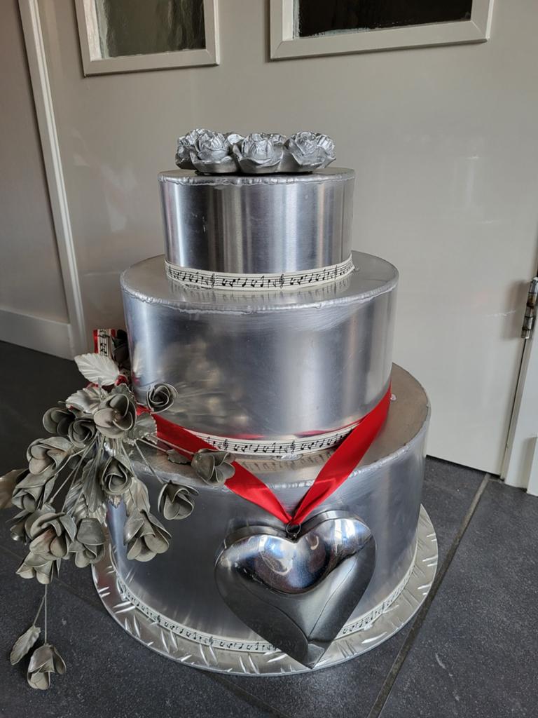 Etalage metalen decoratie taart.. Koopje nu 15.00 €, Ophalen