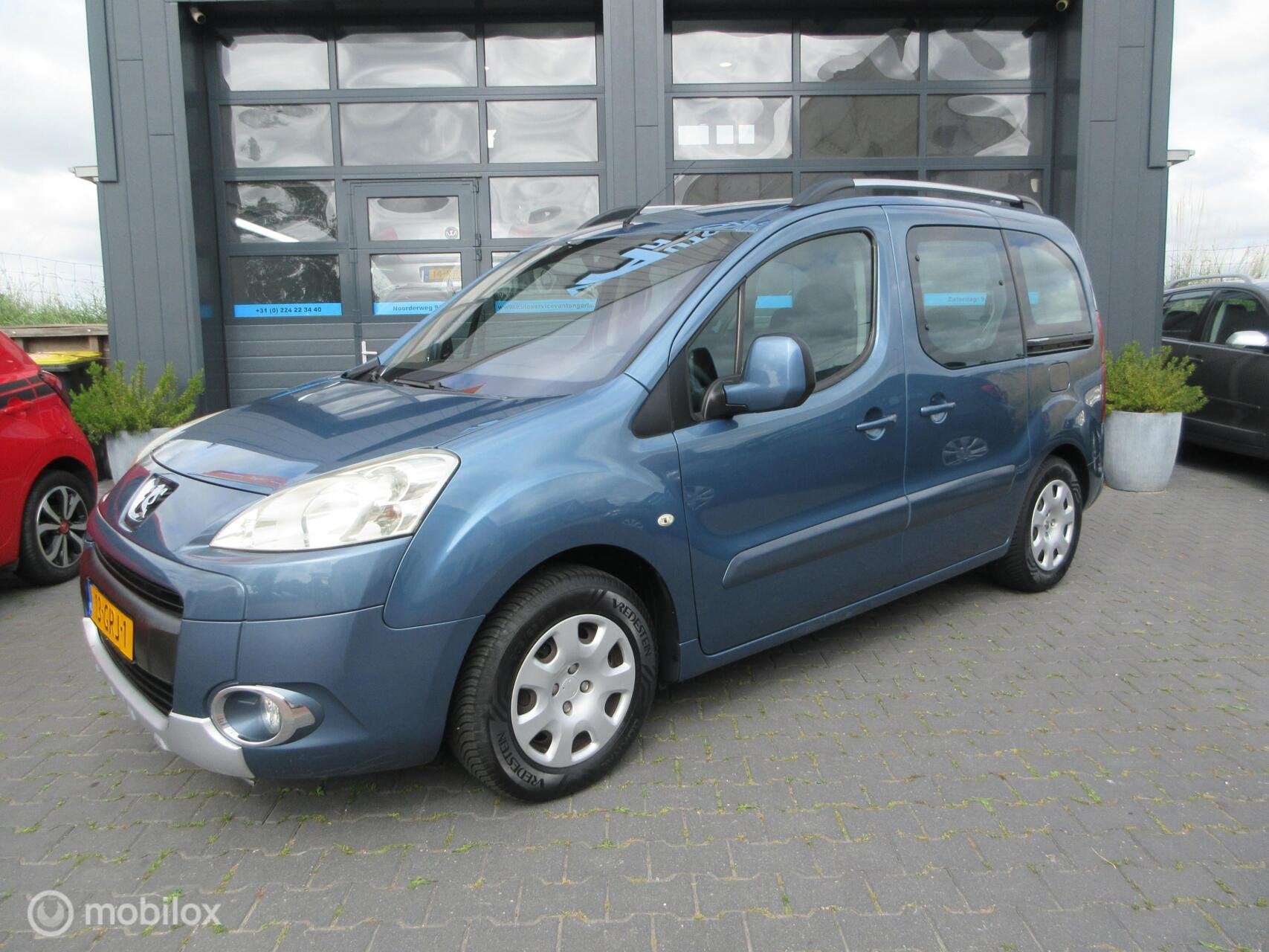 Peugeot Partner Tepee 1.6 Premiére Airco 5pers Benzine, Voorwielaandrijving, Stof, Zwart, 4 cilinders