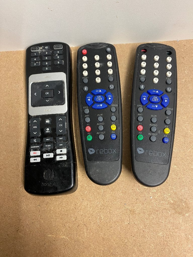 Afstandsbedieningen: Horizon en Rebox (3 stuks), Ophalen of Verzenden, Gebruikt, Origineel, Mediaspeler