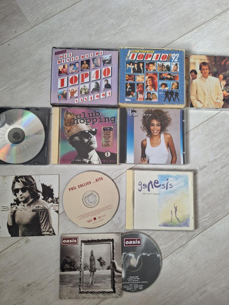 Oude Cd's en single Genesis Whitney Bon Jovi Oasis Top 40, Ophalen of Verzenden, Gebruikt, Pop