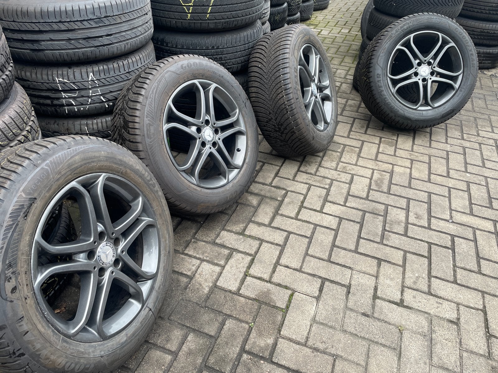 Mercedes ML Borbet velgen met Goodyear Vector 4 seasons band, Auto-onderdelen, Banden en Velgen, Ophalen, 18 inch, Gebruikt, Mb