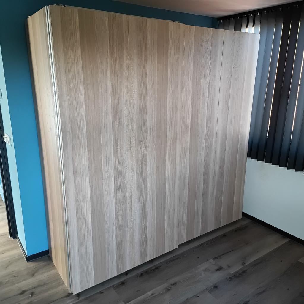 Pax kast 200x66x201 cm met schuifdeuren, Ophalen, Zo goed als nieuw, 50 tot 75 cm, 200 cm of meer