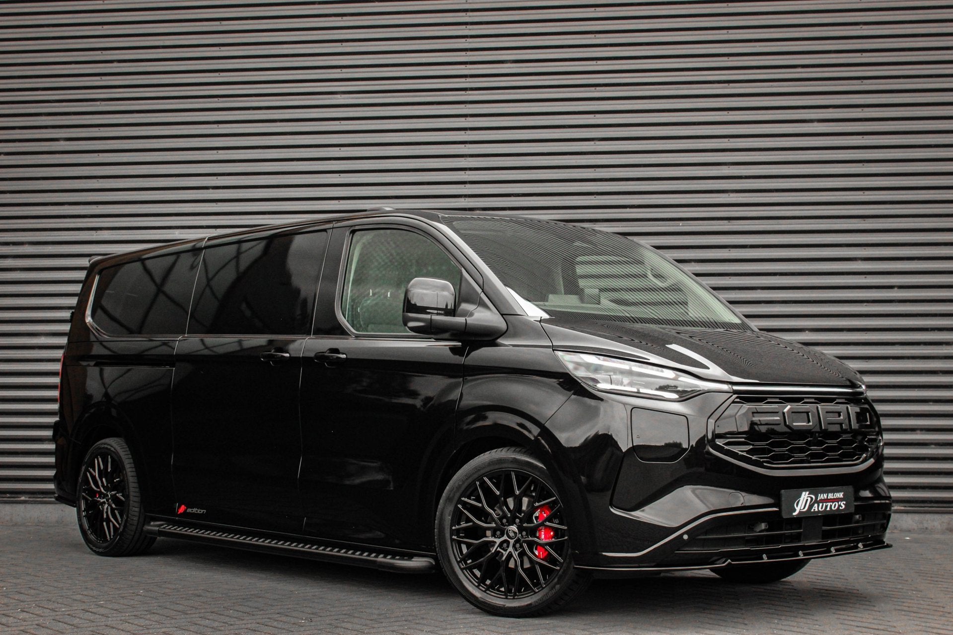 Ford E-Transit Cust. 340 L2H1 Limited 71 kWh 218PK / RAPTOR, Automaat, Achterwielaandrijving, Zwart, Zwart