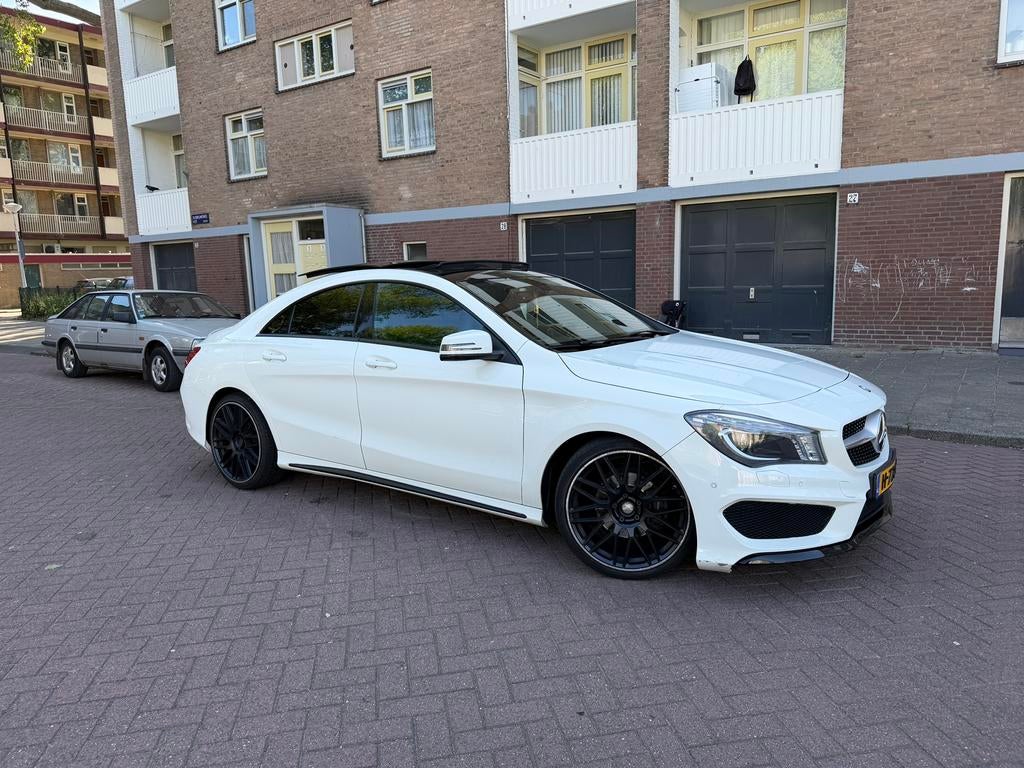 Mercedes-Benz CLA 180 AMG Sport | Panoramadak | Xenon NAP!, Voorwielaandrijving, CLA, 4 cilinders, Alcantara