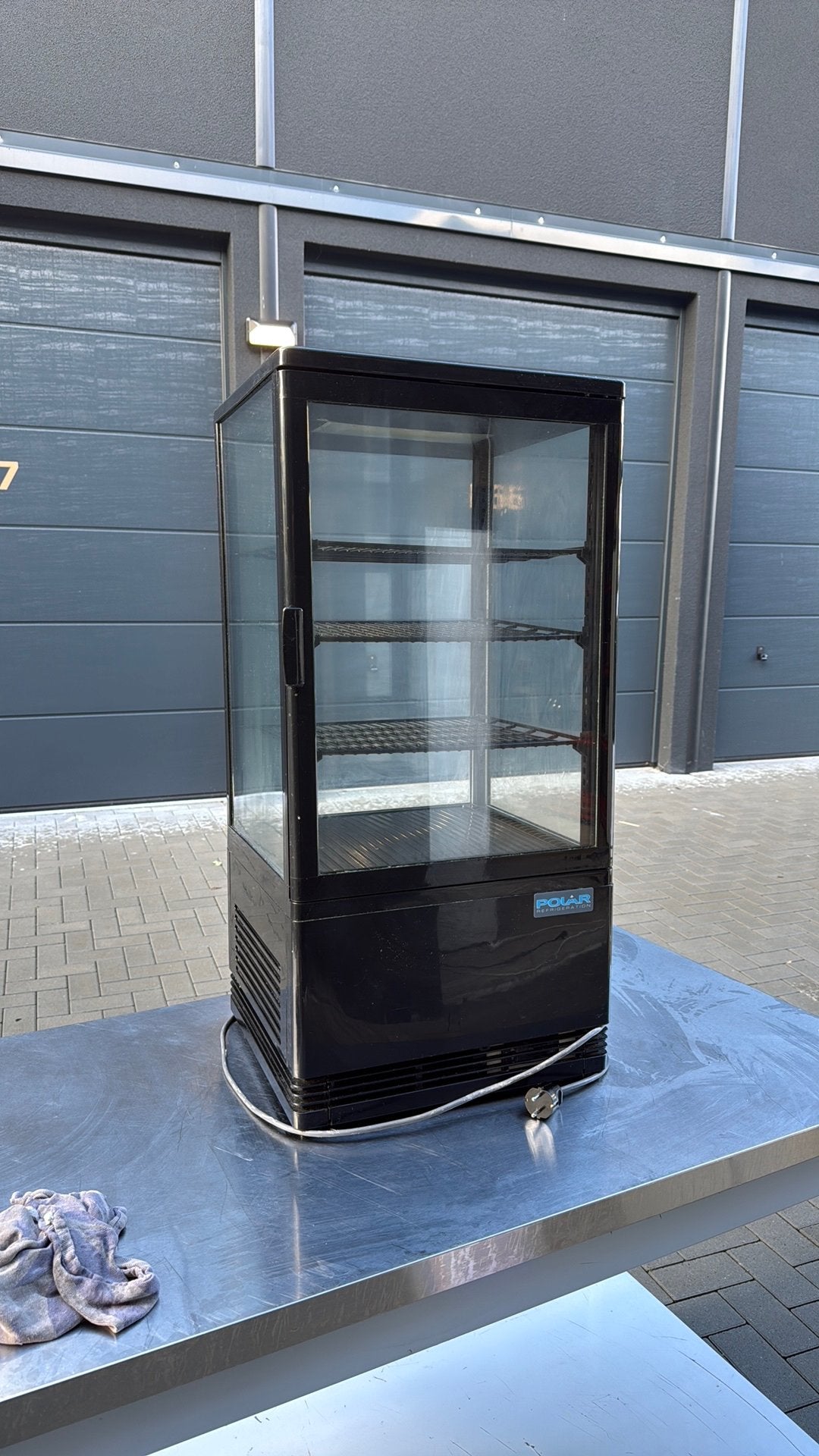 Zo goed als nieuwe gebaksvitrine, Ophalen, Koelen en Vriezen