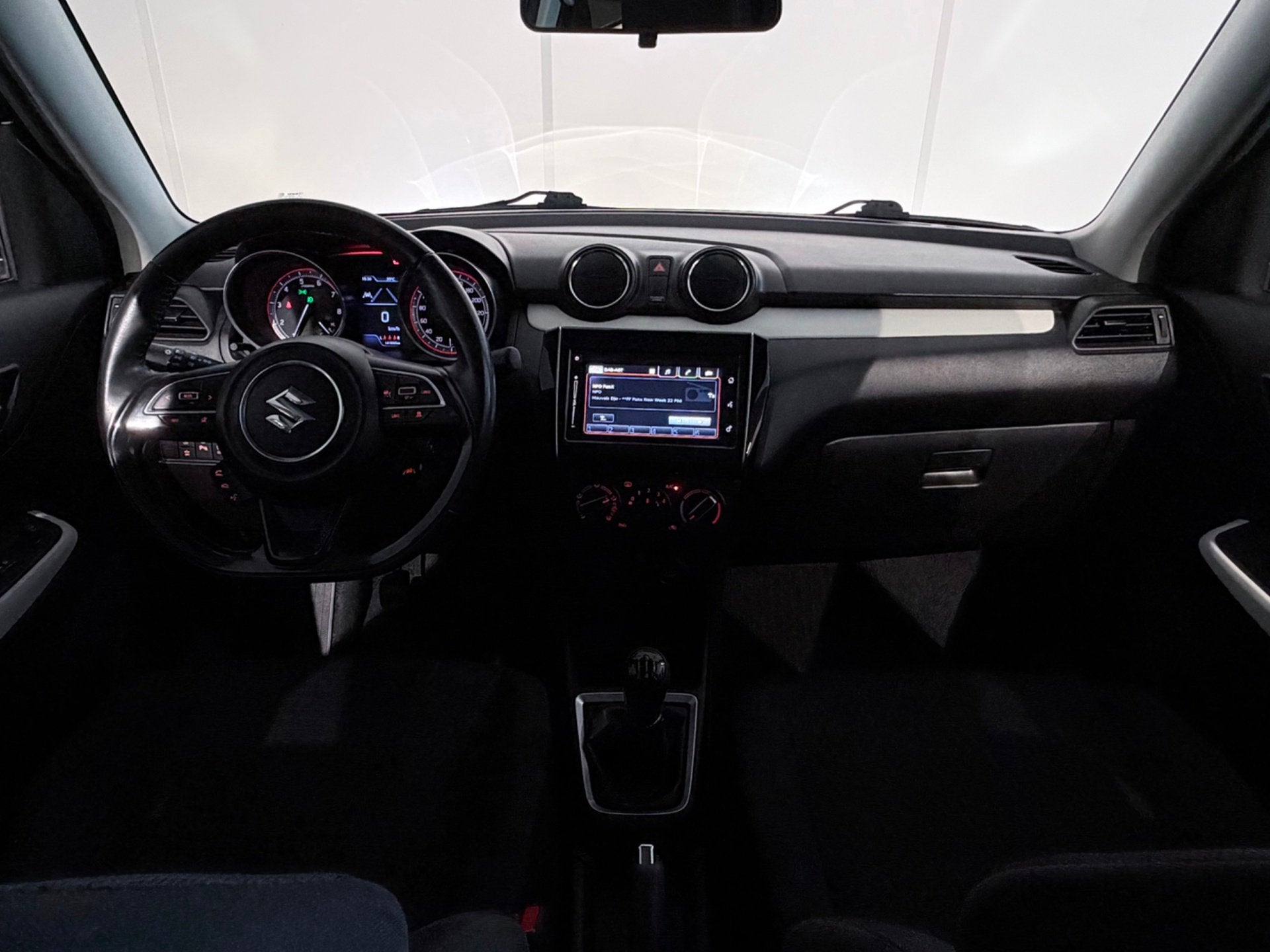 Suzuki Swift 1.2 Style Smart Hybrid /Airco/ACC/LED/CarPlay/P, Auto's, Stof, Gebruikt, Euro 6, 4 cilinders