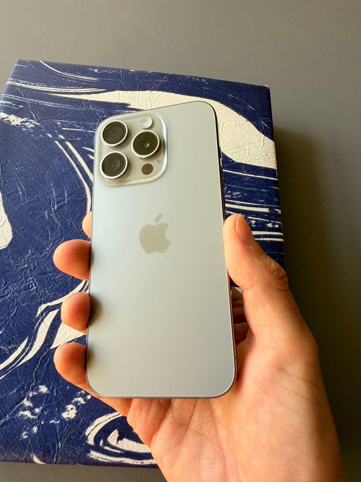 iPhone 15 PRO grijs 128G, Telecommunicatie, Mobiele telefoons | Hoesjes en Frontjes | Apple iPhone, Ophalen, Zo goed als nieuw