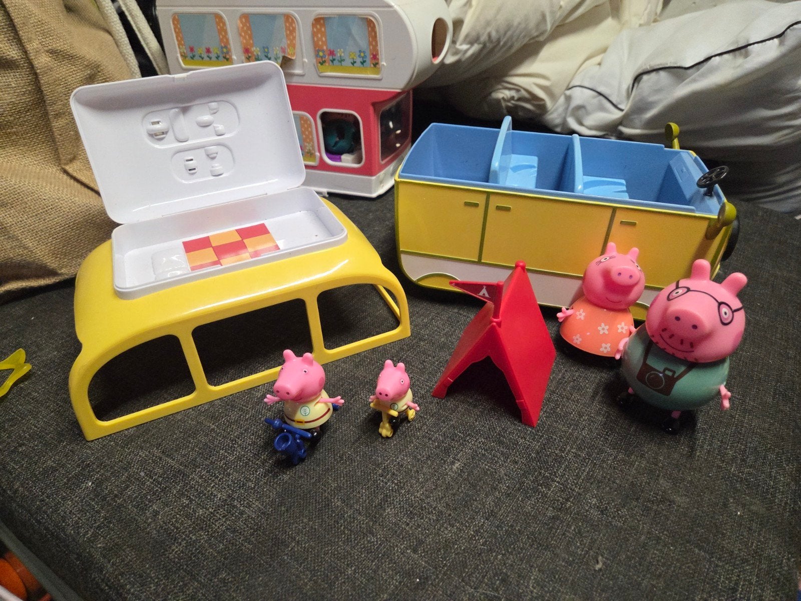 Peppa Pig Deluxe Campervan Speelset met Figuren en Accessoir, Kinderen en Baby's, Ophalen of Verzenden, Gebruikt, Jongen of Meisje