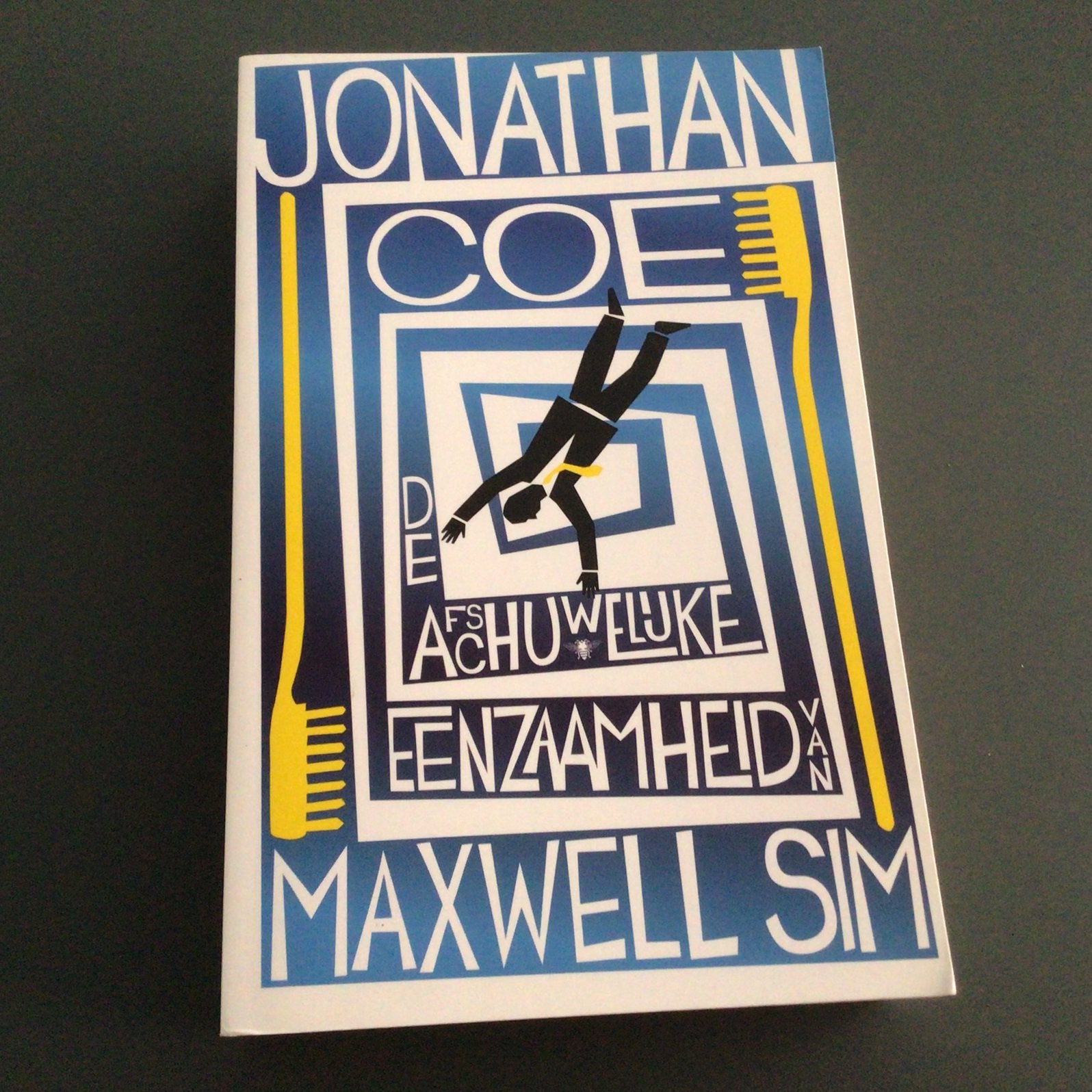 De afschuwelijke eenzaamheid van Maxwell Sim - Jonathan Coe, Boeken, Ophalen of Verzenden, Zo goed als nieuw, Europa overig