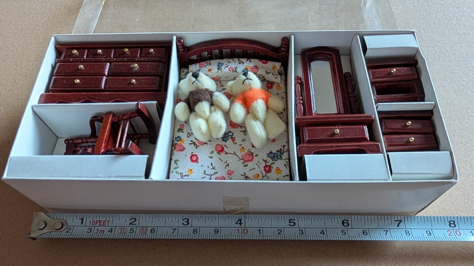Mini meubeltjes en beertjes voor poppenhuis - Nieuw in doos, Verzamelen, Ophalen of Verzenden, Nieuw, Poppenhuis