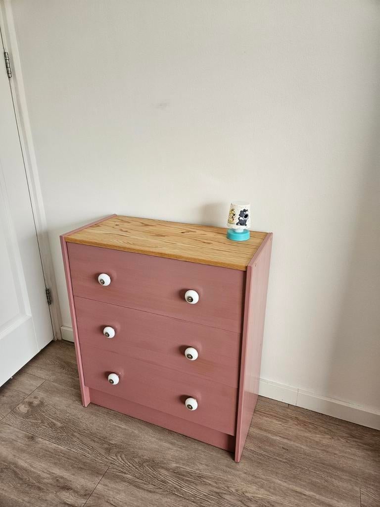 Klein roze ladekastje, houten blad, vintage, halkastje, Ophalen, Minder dan 50 cm, Gebruikt, Modern, Speels