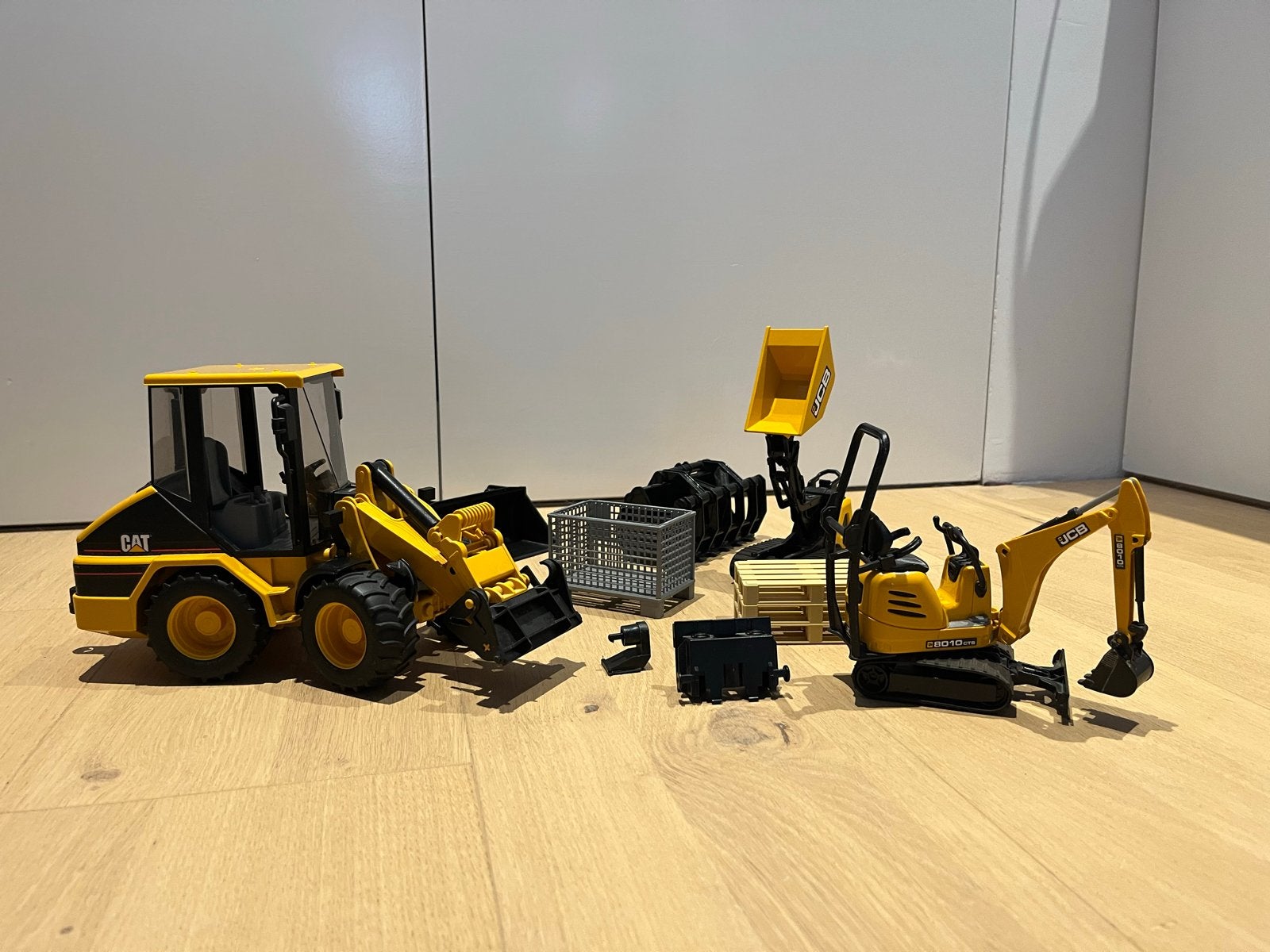 Bruder speelgoed set: CAT shovel en JCB graafmachine, Ophalen, Zo goed als nieuw
