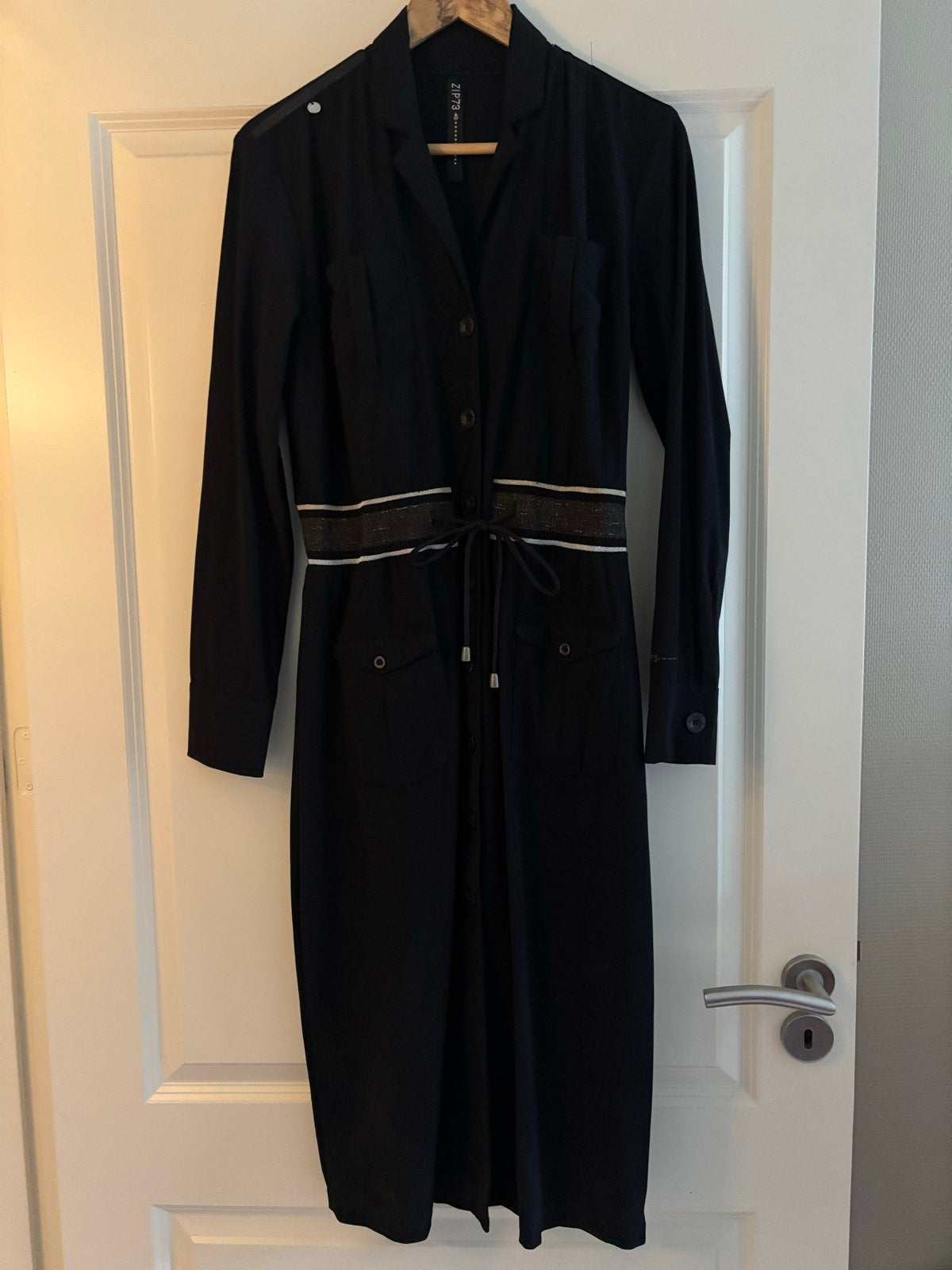 ZIP73 Zwarte Jurk maat M, Kleding | Dames, Maat 38/40 (M), Zwart, Ophalen of Verzenden, Zo goed als nieuw