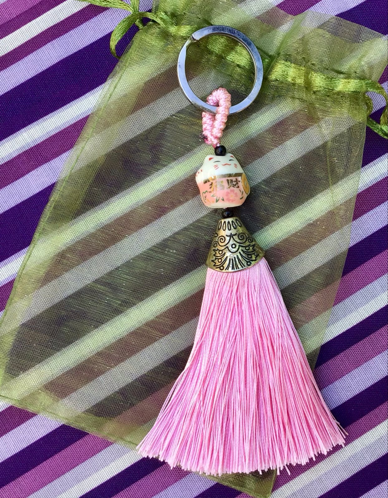 Maneki Neko Sleutelhanger met Roze Kwastje - nieuw, Ophalen of Verzenden, Nieuw, Knuffel of Figuurtje