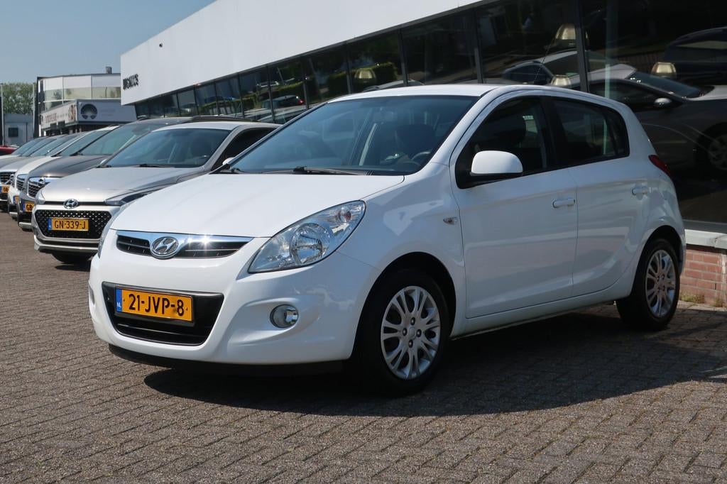 Hyundai I20 1.2i DynamicVersion 1e EIGENAAR_AIRCO_NAP_, Gebruikt, 31 €/maand, 4 cilinders, Wit