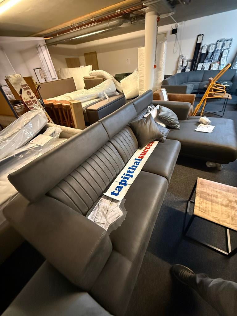 Hoekbank met verstelbaar hoofdeinde van €2595,- voor 1250,-, Ophalen, 250 tot 300 cm, Gebruikt, Hoekbank