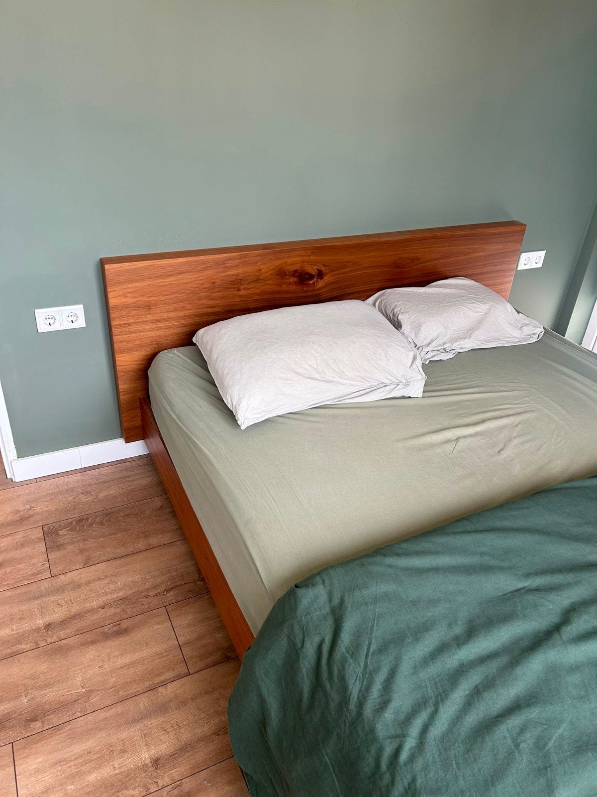 Japandi stijl bed massief houten bedframe zwevend design, Ophalen, Zo goed als nieuw, Tweepersoons