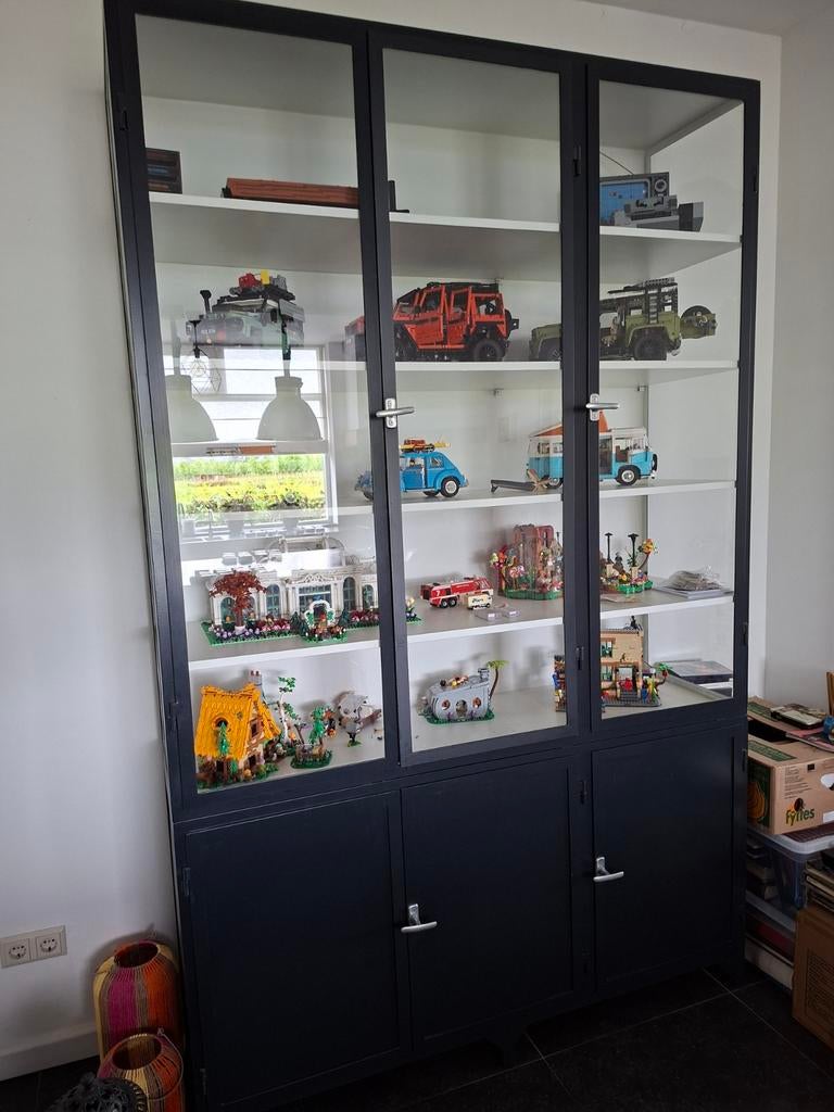 Grote vitrinekast  old basic,ijzer, Huis en Inrichting, Ophalen, 200 cm of meer, 150 tot 200 cm, Glas