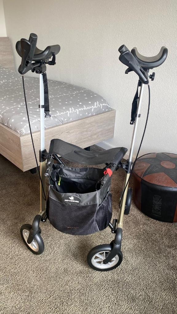 rollator met armsteunen, Diversen, Rollators, Ophalen, Opvouwbaar, Zo goed als nieuw