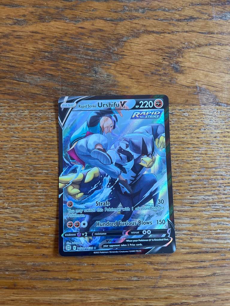 Rapid Strike Urshifu V Pokémon kaart - Prima staat, Ophalen of Verzenden, Zo goed als nieuw, Losse kaart