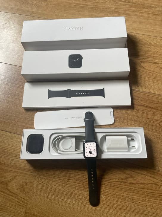 Apple Watch series 5 space grey, Sieraden, Tassen en Uiterlijk, Smartwatches, Ophalen of Verzenden, Gebruikt, Zwart, IOS
