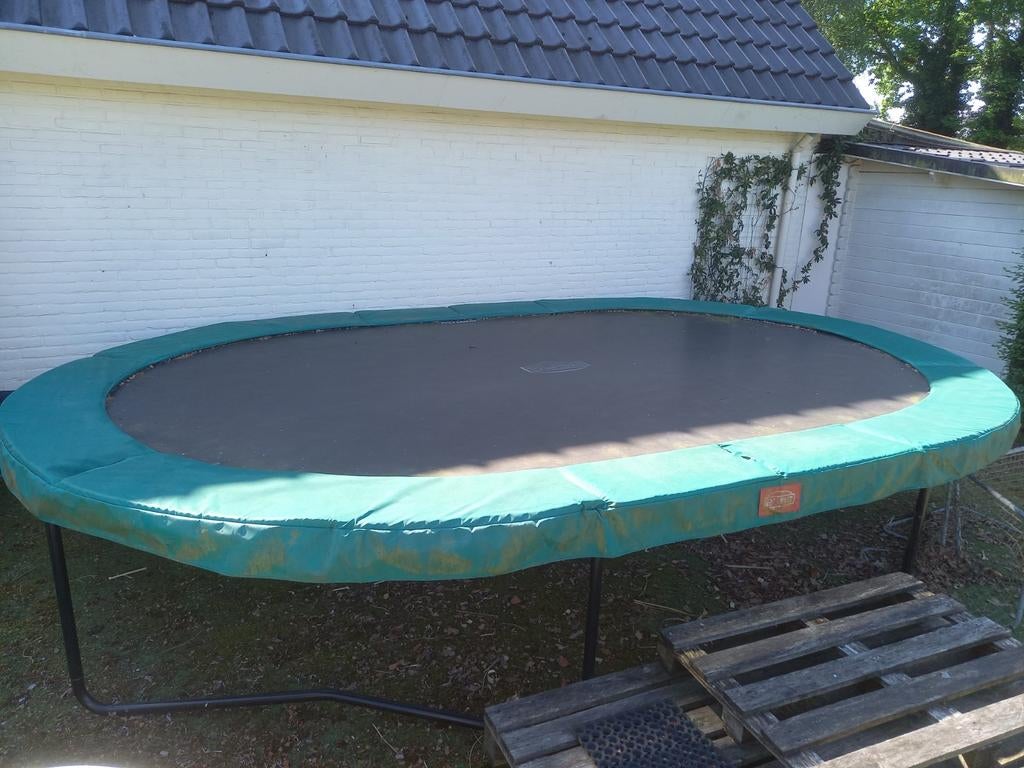Grote ovale trampoline met groen randkussen 5x3,5m, Ophalen, Gebruikt