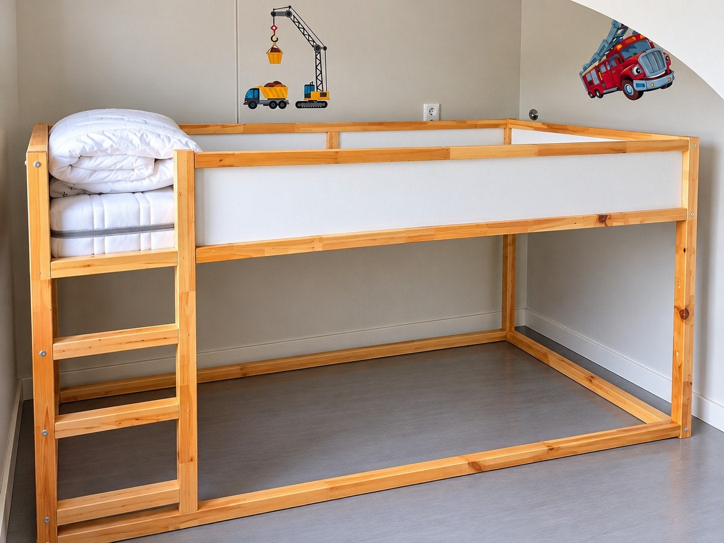 kinderbed hoogslaper ikea kura plus matras,dekbed 2xovertrek, Ophalen, Zo goed als nieuw, Hoogslaper
