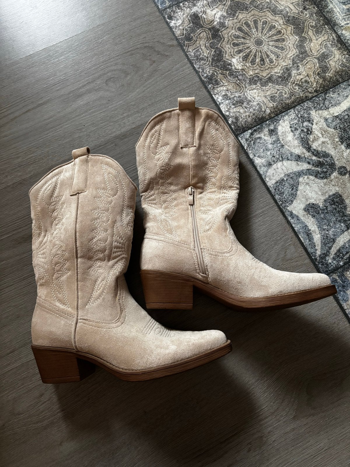 Nieuwe beige cowboylaarzen - Maat 37, Ophalen of Verzenden, Nieuw, Beige, Lage of Enkellaarzen