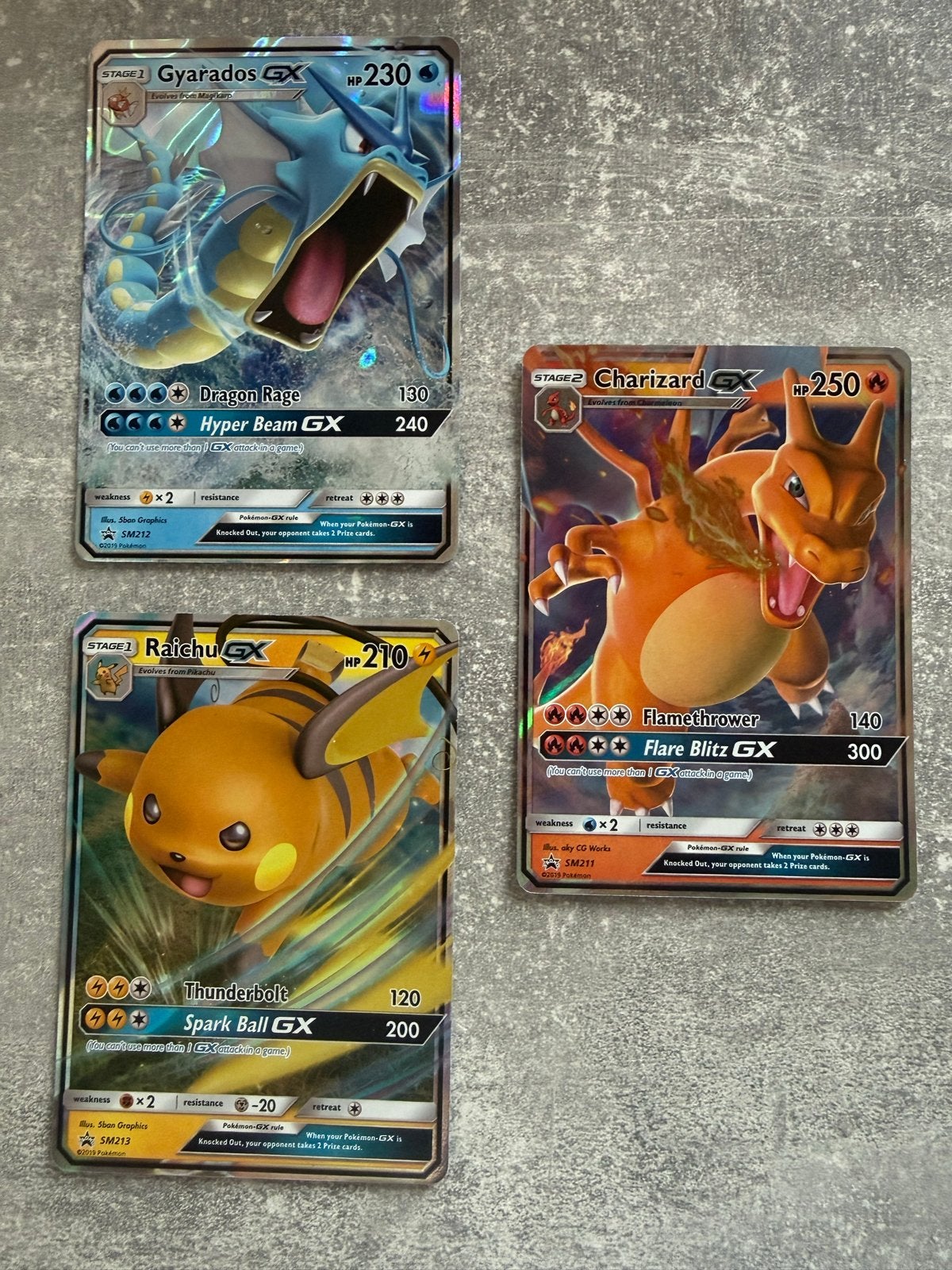 Charizard GX, Gyarados GX - Raichu GX - Hidden Fates Promos, Hobby en Vrije tijd, Ophalen of Verzenden, Zo goed als nieuw, Meerdere kaarten