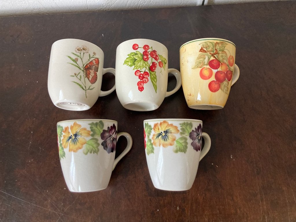 5 Mokken: Vic's Viooltjes, Rode Besjes & Marjolein Bastin, Gebruikt, Overige merken, Keramiek, Landelijk/Boerenbont