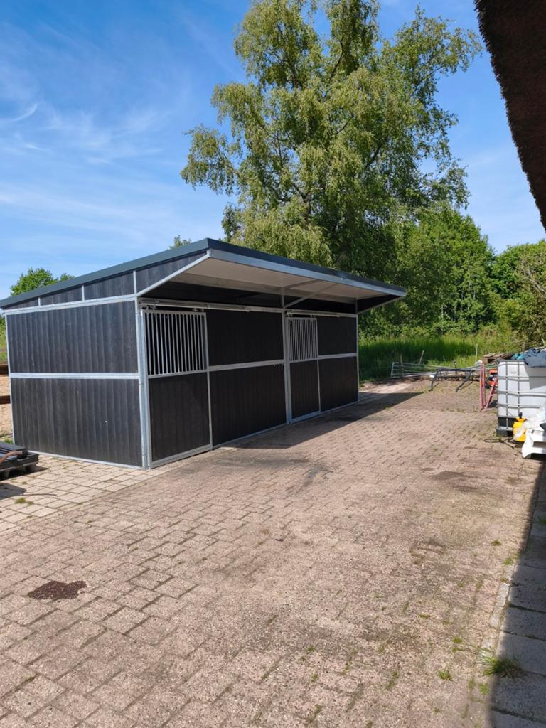 Opfokstal aangeboden, maatje gezocht voor veulen, Dieren en Toebehoren, Stalling en Weidegang, Opfok, 2 of 3 paarden of pony's