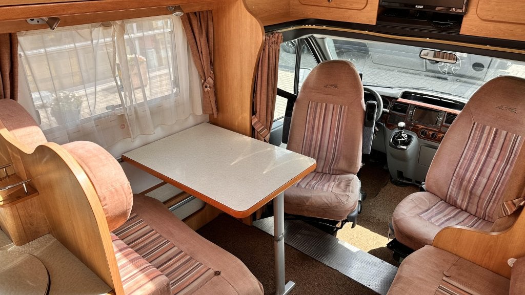 Zeer nette Laika X 694 R Uit 2007 met fransbed|140PK|Euro-4, Ringverwarming, Ford, Koelkast, Bedrijf