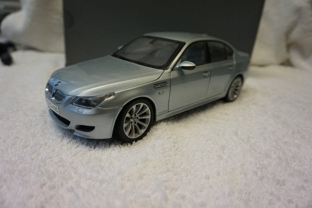 BMW E60 M5 SEDAN - Zilver 1:18 KYOSHO 80430391747, Ophalen of Verzenden, Zo goed als nieuw, Auto, Kyosho