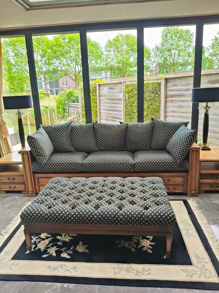 Luxe zitsbank met houten frame , poef, 2 kastjes, sitetable, Ophalen, Driepersoons, 75 tot 100 cm, Klassiek, Luxe