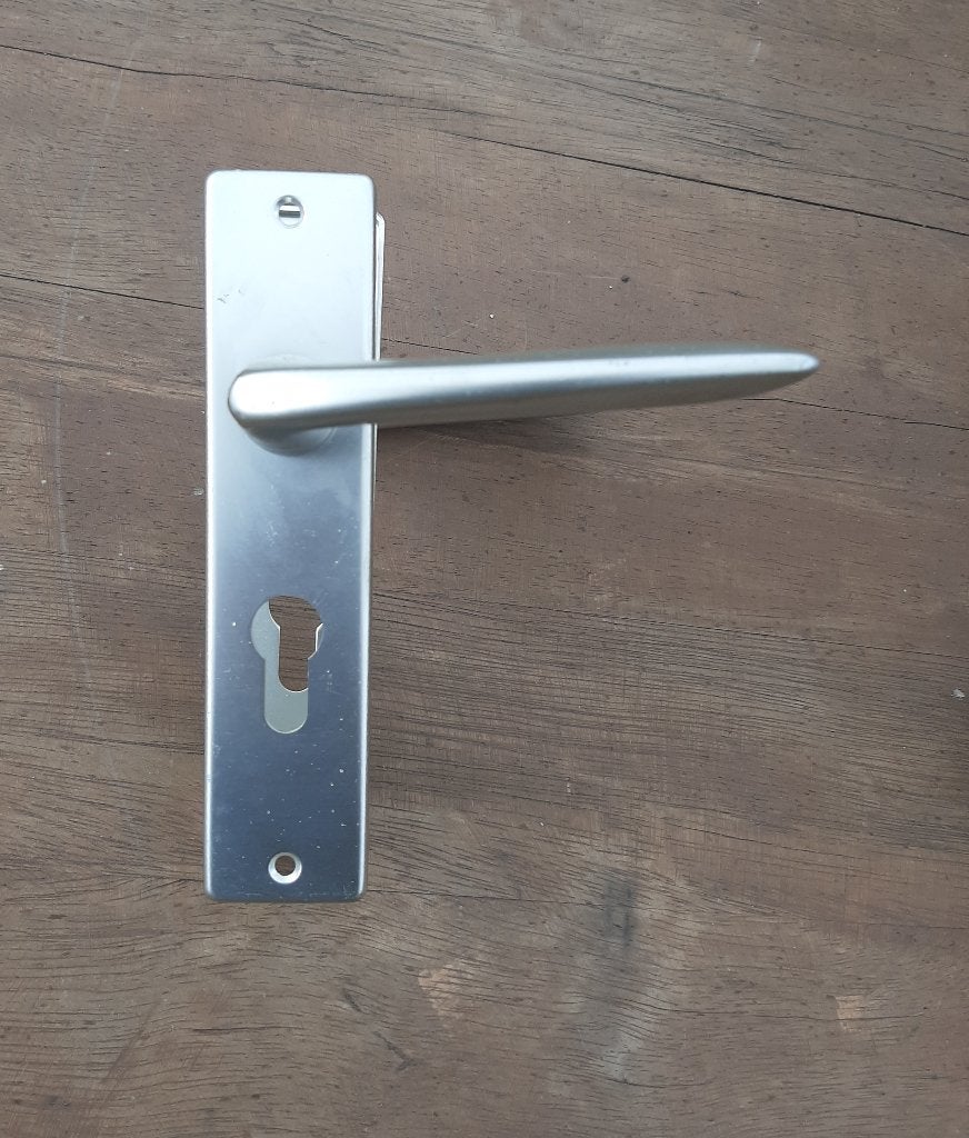 Deurkruk c met Rechthoekig Schild Met Cilindergat, Ophalen, Zo goed als nieuw, Overige materialen, Klink of Kruk